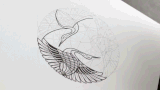Sehen Sie, wie der Künstler Zak Korvin in einem faszinierenden Zeitraffer ein präzises geometrisches Emblem zeichnet – kolossal